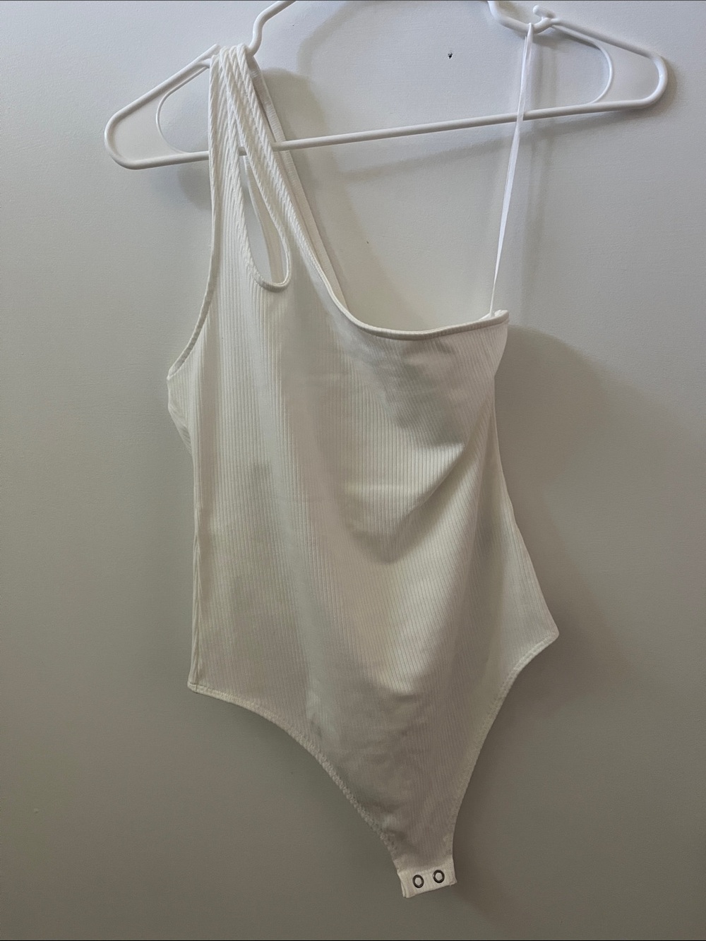 American Eagle Outfitters White Ribbed One-Shoulder Bodysuit NWOT M